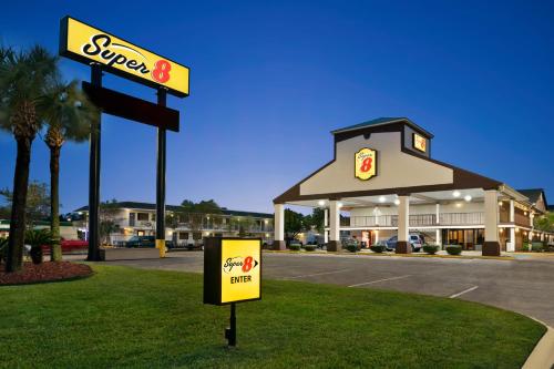 Gallery image of Super 8 by Wyndham Gulfport Biloxi Airport in Gulfport
