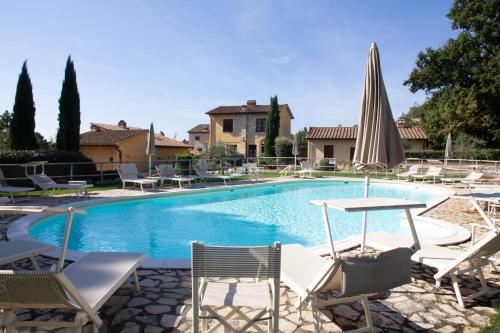 Swimming pool sa o malapit sa Tuscany Country Apartments