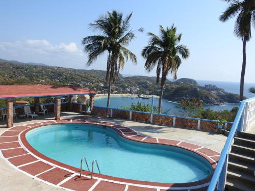 a swimming pool with a view of the ocean at Angel del Mar in Puerto Ángel