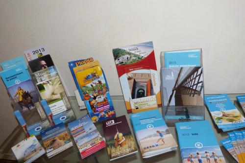 a table topped with lots of brochures on display at Hotel Des Zouaves in Koksijde
