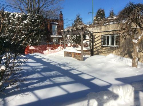 Apart 2 Bedroom 2 beds near metro -Parking Free during the winter
