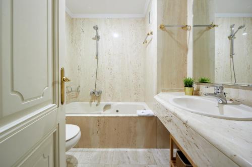 Bilik mandi di Ortzimuga - Basque Stay