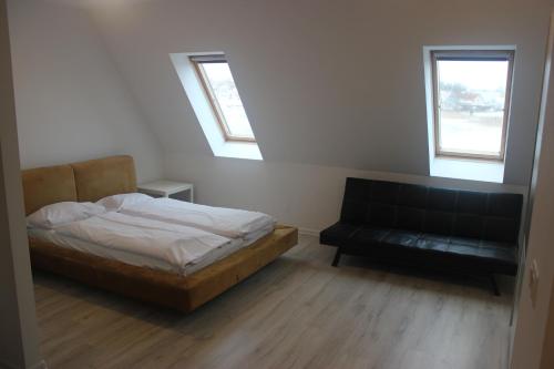 Ένα ή περισσότερα κρεβάτια σε δωμάτιο στο Apartamenty Twoje Mikołajki