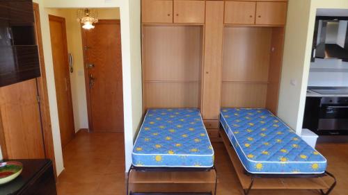 Apartment with side seaview 60 meters from sea