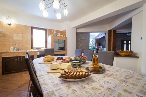 Mad i feriehuset eller i nærheden