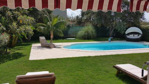 Bazén v ubytování Villa Ines con piscina sud Sardegna nebo v jeho okolí