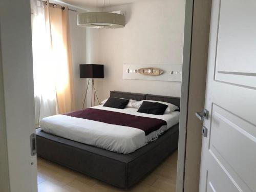Postel nebo postele na pokoji v ubytování Villa Ines con piscina sud Sardegna