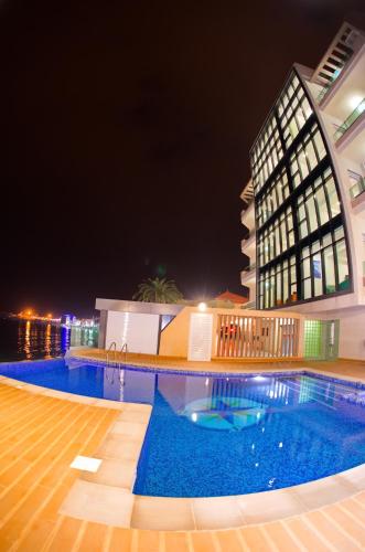 a swimming pool in front of a building at night at RESIDENCE TOURISTIQUE DU PORT in Alger