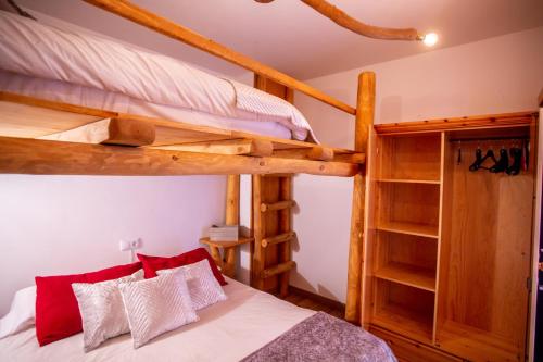 Двуетажно легло или двуетажни легла в стая в Nieve
