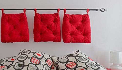 four red boxing bags hanging on a rack in a bedroom at Hotel Rio Piedra in Nuévalos