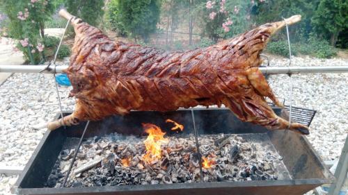 Εγκαταστάσεις μπάρμπεκιου για όλους τους επισκέπτες του ξενοδοχείου