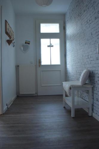 a white room with a door and a window at Ferienwohnung "Auszeit" in Tabarz