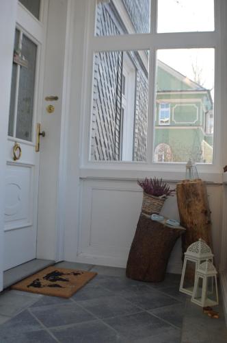 a room with a door and a window and a stool at Ferienwohnung "Auszeit" in Tabarz