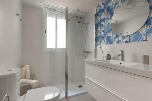 A bathroom at BeHouse Avenida