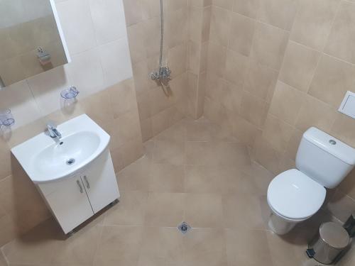 Bilik mandi di Twain Apart&Rooms