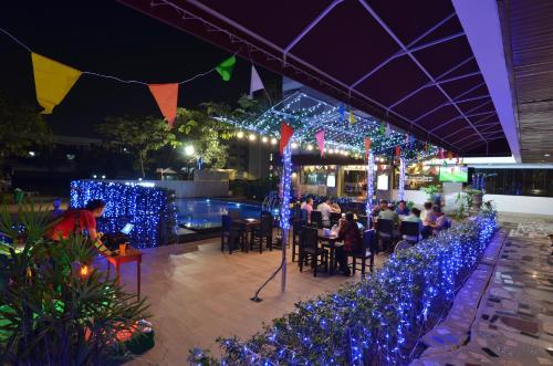 Εστιατόριο ή άλλο μέρος για φαγητό στο Grand Tara Garden Thai Hotel