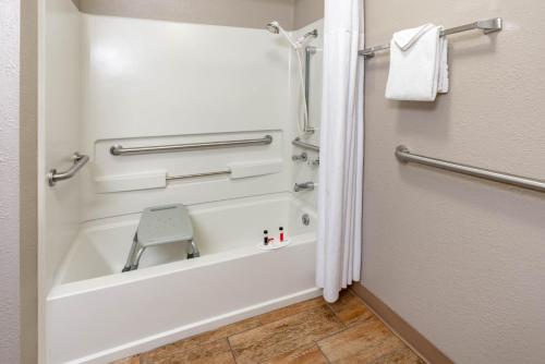 a bathroom with a bath tub in a room at Super 8 by Wyndham Cortez/Mesa Verde Area in Cortez