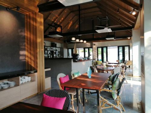 Un lugar para sentarse en Tungtong Beach Villas