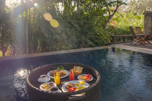 Mad på resortet eller i nærheden