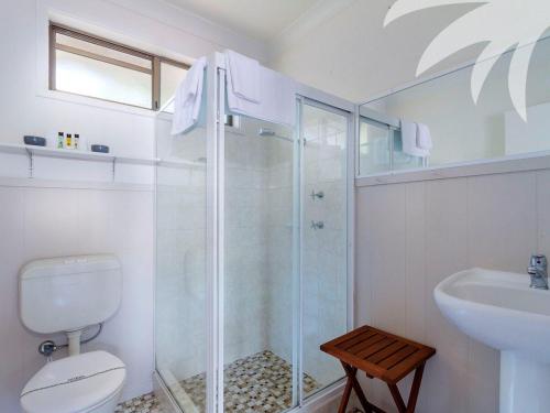 Ένα μπάνιο στο Aqua Apartment 4