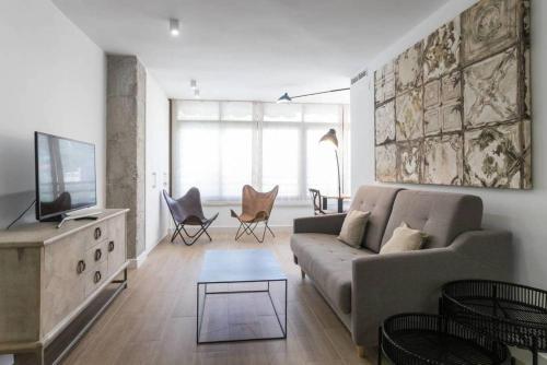 New San Juan beach apartment with AC