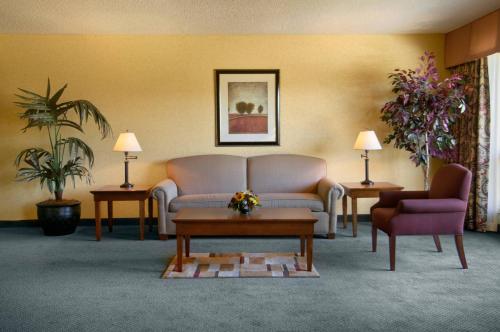 a living room with a couch and two chairs and a table at Red Lion Hotel Kelso in Kelso