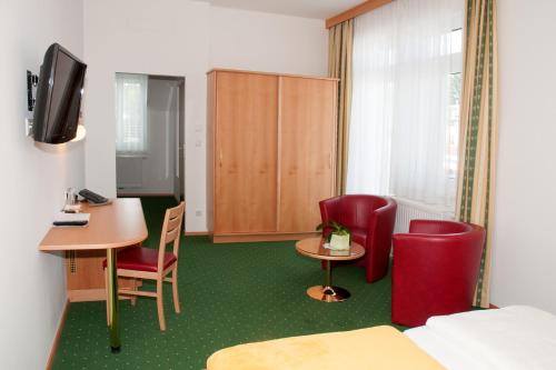 a hotel room with a bed and a table and chairs at Frauentalerhof in Frauental an der Lassnitz 