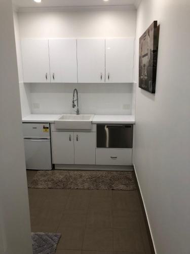 A kitchen or kitchenette at Broadway Apartment