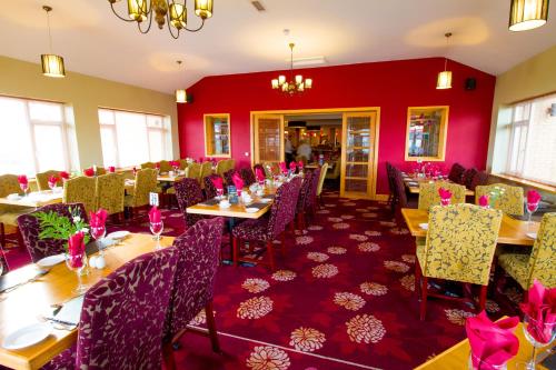 Restoran atau tempat lain untuk makan di Curran Court Hotel
