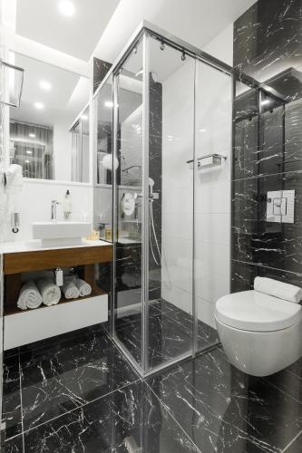 Ένα μπάνιο στο Sky Hotel
