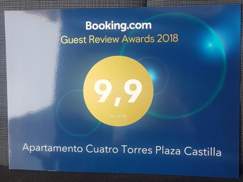 a sign for the quest review awards with a yellow circle at Bonito Apto Cinco Torres Plaza Castilla in Madrid