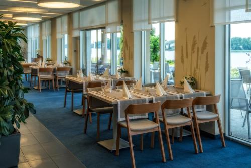Restavracija oz. druge možnosti za prehrano v nastanitvi Hotel HP Park Poznań Malta Sport