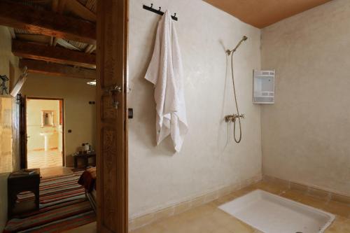 Ένα μπάνιο στο Aroumd Authentic Lodge Managed By Rachid Jellah