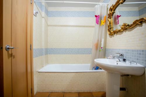 Een badkamer bij Apartamentos Arttyfal 509