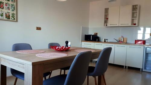 Η κουζίνα ή μικρή κουζίνα στο Apartamenty Sienkiewicza10