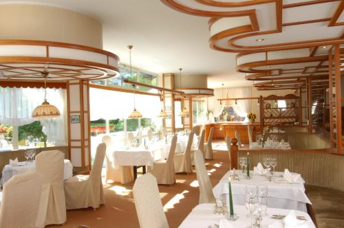 Restoran või mõni muu söögikoht majutusasutuses Dermuth Hotels – Hotel Sonnengrund