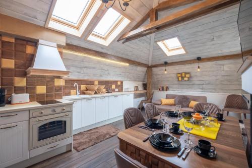 2-Bedroom Elegant Apartment in Mediterranean Style