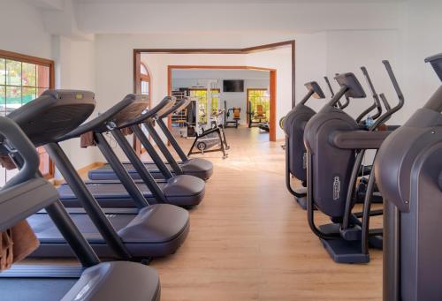 Fitness centrum a/nebo fitness zařízení v ubytování Hotel Jardín Tecina