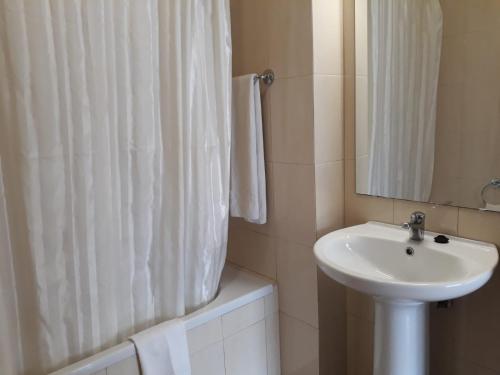 T2 Mira Praia 4- Familiar, 80mt Praia, Wifi