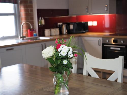 Galeriebild der Unterkunft Nellies Shed, Wolds Way Holiday Cottages, 3 bed spacious cottage in Cottingham
