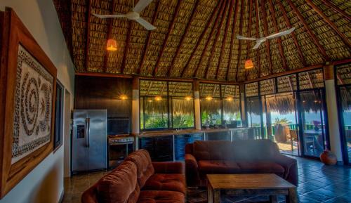 Ruang duduk di Bungalows Oasis