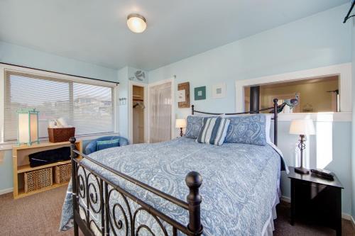 Ένα ή περισσότερα κρεβάτια σε δωμάτιο στο Greenwood Beach Cottage