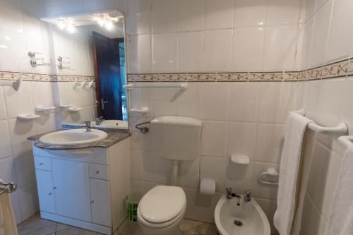 Et badeværelse på Casa João Bravo