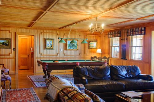 Гостиная зона в The Castle Bed And Breakfast