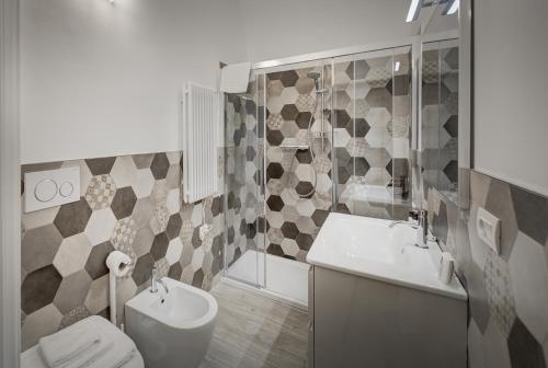 a bathroom with a toilet and a sink at QUADRATO in Turin