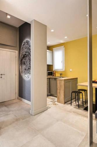 Modern Design Acropolis Flat