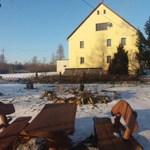 Fotografia z galérie ubytovania Gospodarstwo Agroturystyczne Chata na Izerskim Wzgórzu v destinácii Mirsk