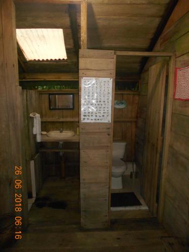 a small bathroom with a toilet and a sink at Posada Villamaga in El Valle
