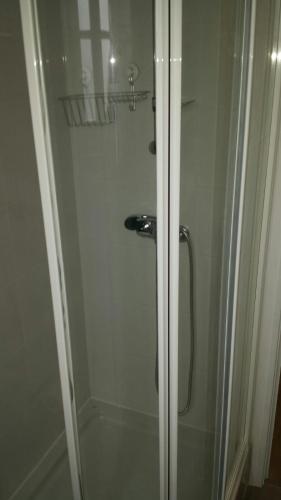 Fantastic 1 Bedroom Apartment at Roma Avenue - 1B
