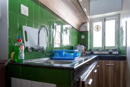 Kuchyň nebo kuchyňský kout v ubytování Shaligram Hotel & Spa